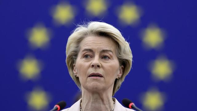 La presidenta de la Comisión Europea, Ursula Von der Leyen durante el pleno del 31 de marzo en el Parlamento Europeo de Estrasburgo