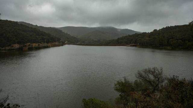 Vista del embalse de Foix al 100% de su capacidad, a 19 de marzo