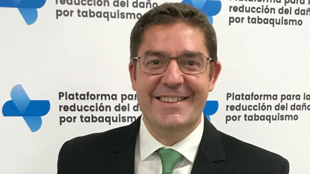Fernando Fernández Bueno, cirujano oncólogo del Hospital Gómez Ulla y portavoz de la Plataforma para la Reducción del Daño por Tabaquismo