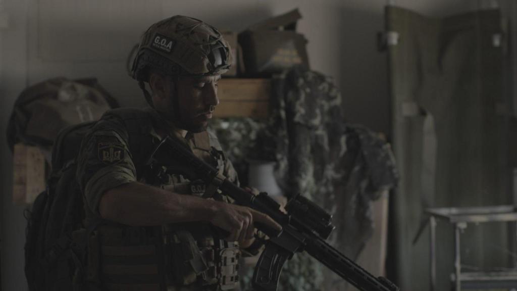 Joan Estévez 'Espinosa' con un arma