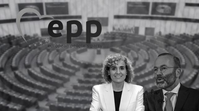Dolors Montserrat, del partido popular español, y Manfred Weber, presidente del partido