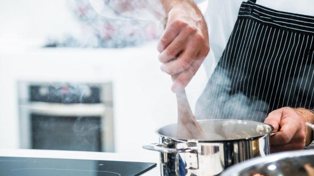 Cocinando en una olla