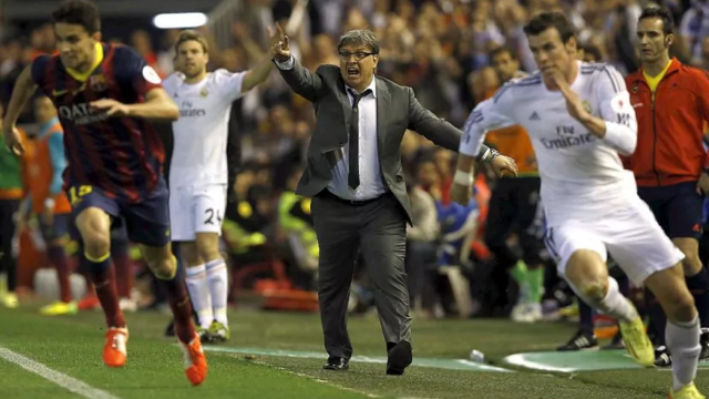 Bale supera en carrera a Bartra en la final de la Copa del Rey 2014