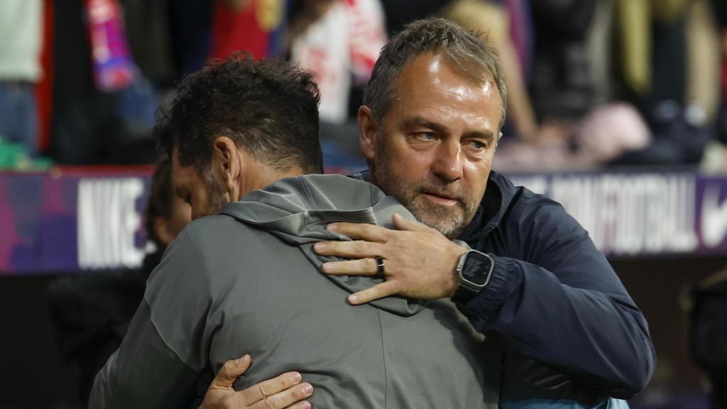 Hansi Flick abraça Simeone