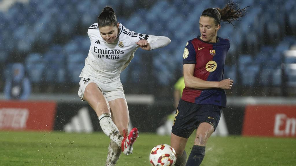 Irene Paredes defiende a Signe Bruun en las semifinales de la Copa de la Reina