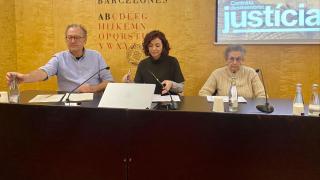 El presidente del Òmnium Cultural, Xavier Antich; la abogada Sònia Olivella y la activista por la lengua catalana y militante de la izquierda independentista víctima de torturas, Blanca Serra, en una imagen de archivo