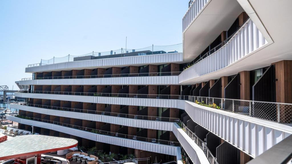 Fachada del hotel SLS