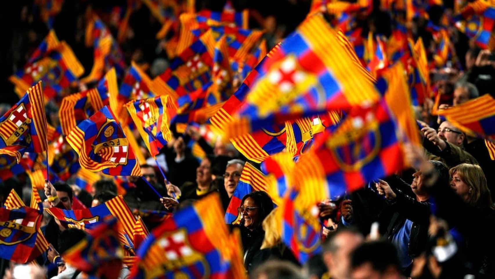 Aficionados del Barça con banderas