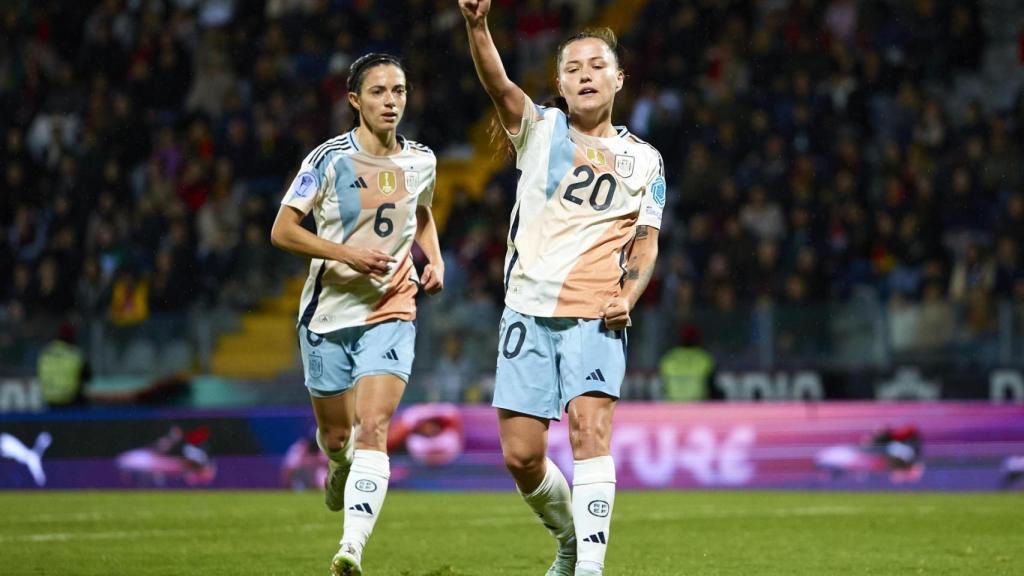 Claudia Pina celebra su gol en el Portugal-España