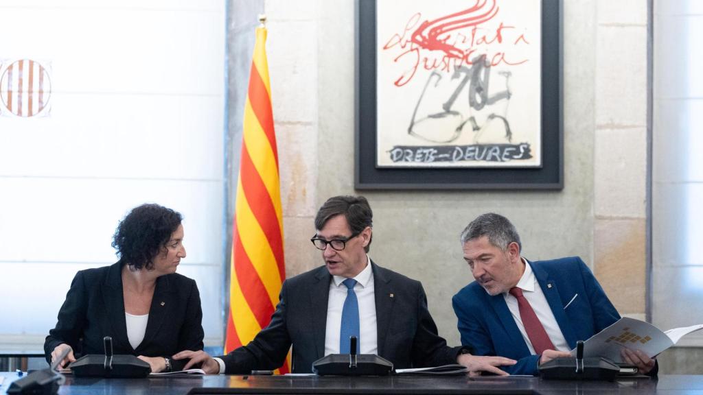 Salvador Illa, junto a Miquel Sàmper y Alícia Romero