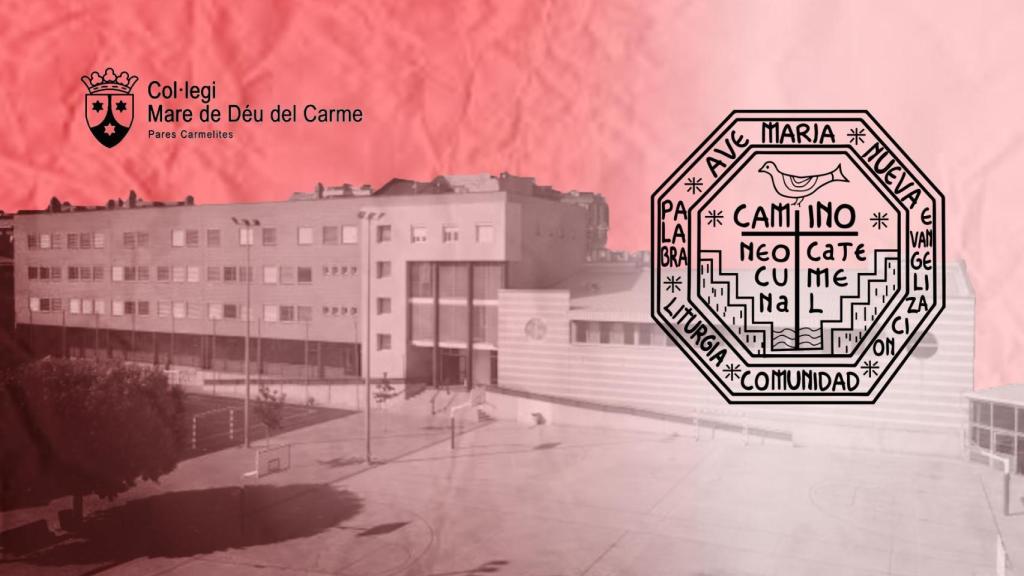 El patio del colegio Mare de Déu del Carme de Terrassa, junto a su logotipo y el del Camino Neocatecumenal