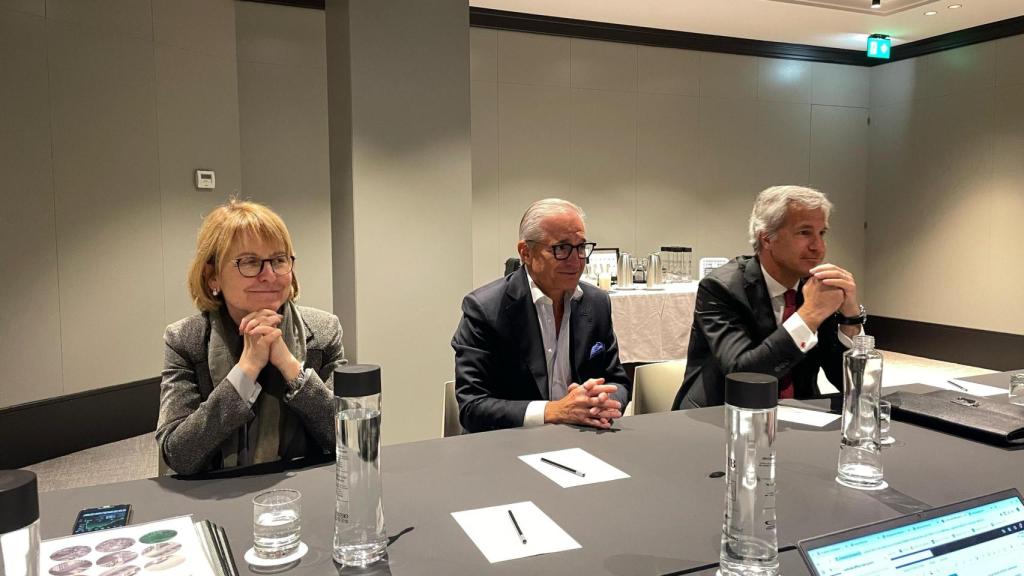 El presidente ejecutivo de Renta Corporación, Luis Hernández de Cabanyes, el consejero delegado, David Vila, y la directora general corporativa, Maribel Meléndez.