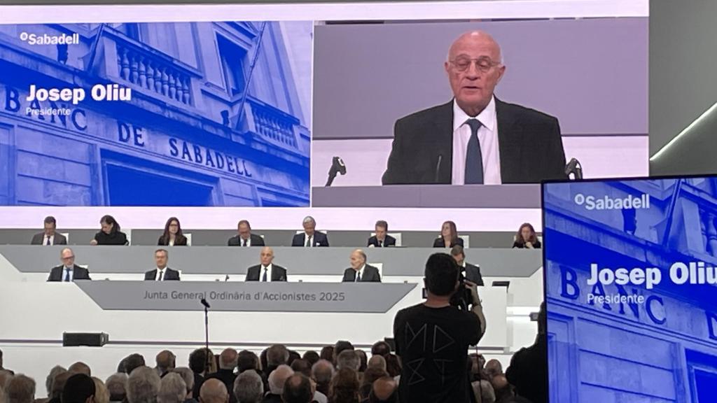 El presidente de Banco Sabadell, Josep Oliu, durante la última junta de accionistas / CG