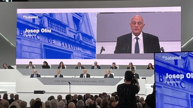 El presidente de Banco Sabadell, Josep Oliu, se dirige a los accionistas en una de las últimas juntas / CG