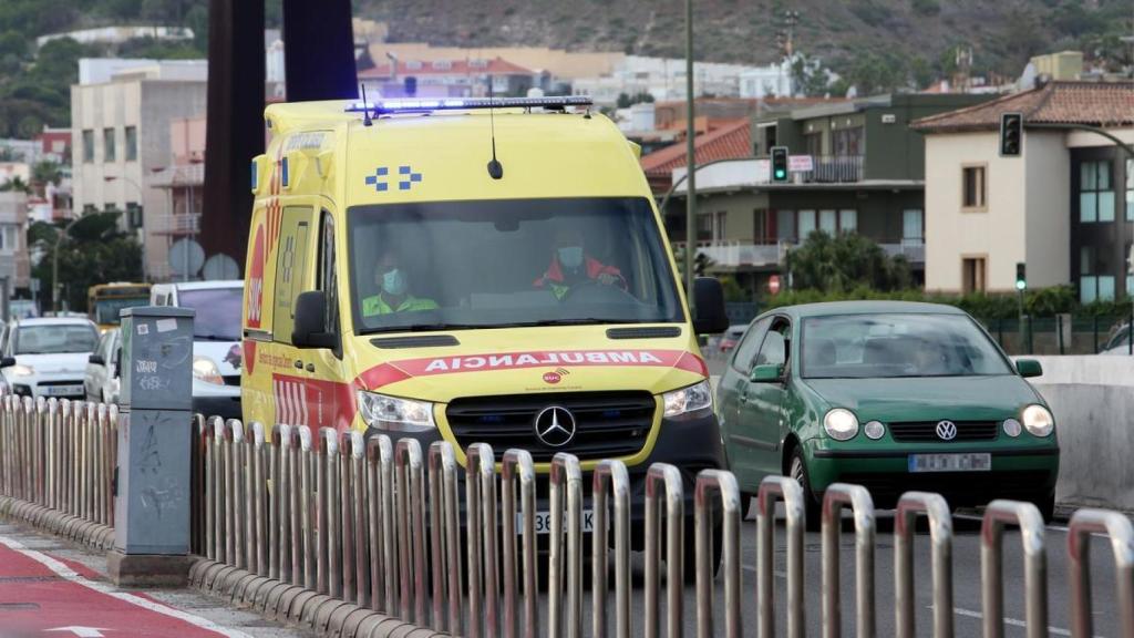 Una ambulancia de Tasisa, operador de transporte sanitario insular