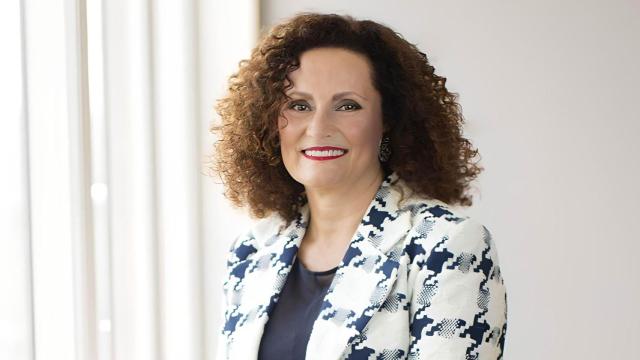 Olga Sánchez, CEO de Axa, en una fotografía corporativa