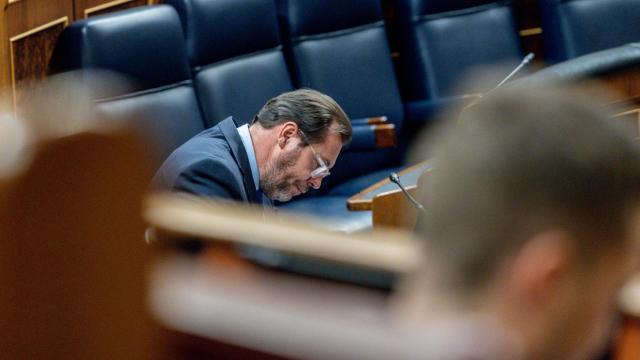 El ministro de Transportes y Movilidad Sostenible, Óscar Puente, durante una sesión de control al Gobierno, en el Congreso de los Diputados