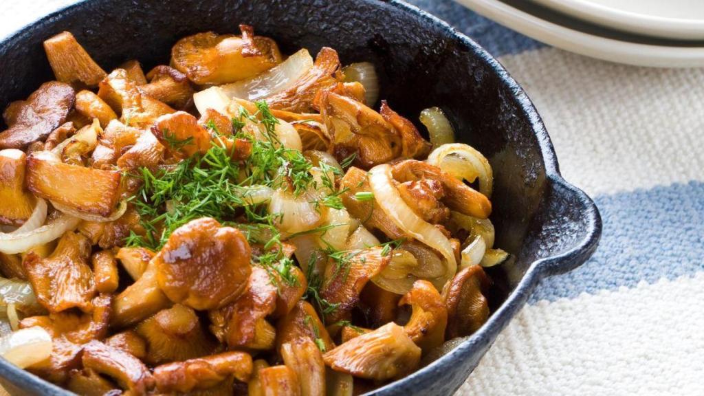 Setas en una sartén