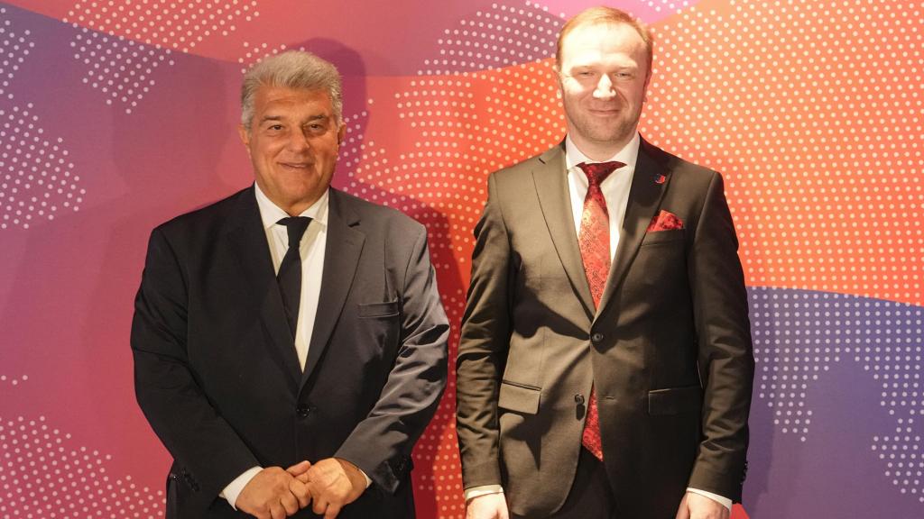 Joan Laporta y Ruslan Birladeanu, en la presentación de Barça Mobile