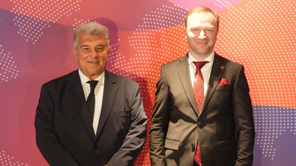 Joan Laporta y Ruslan Birladeanu, en la presentación de Barça Mobile