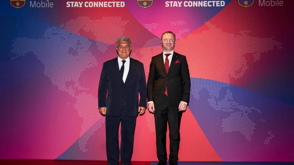 Joan Laporta y Ruslan Birladeanu en la presentación de Barça Mobile