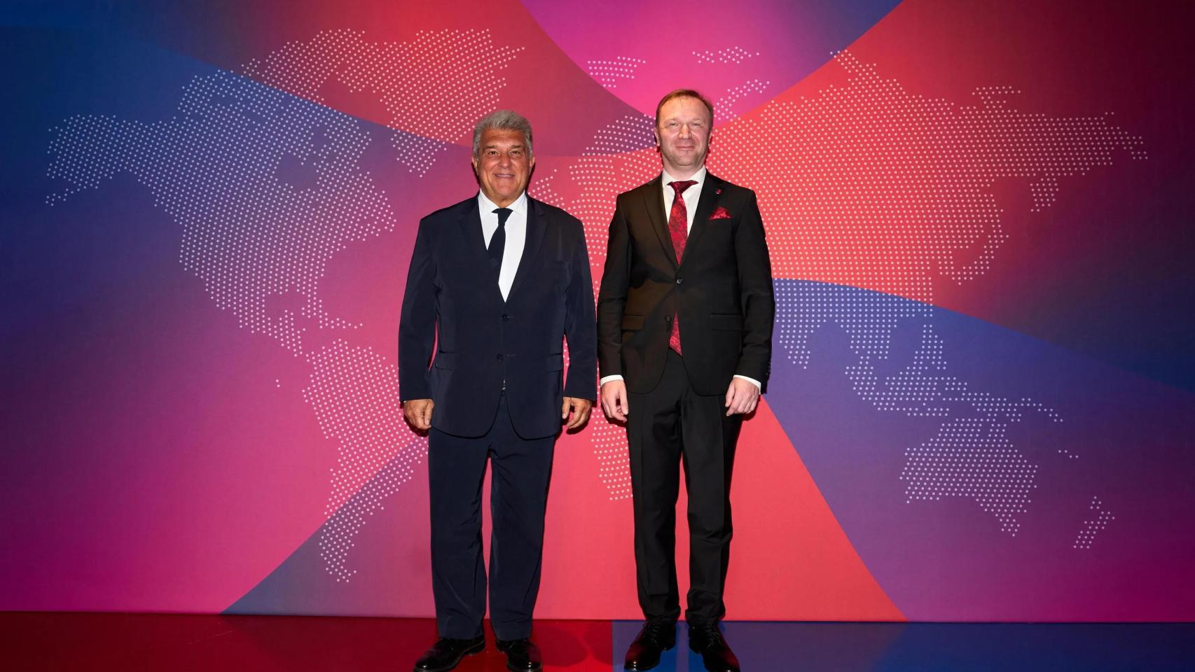 Joan Laporta y Ruslan Birladeanu en la presentación de Barça Mobile