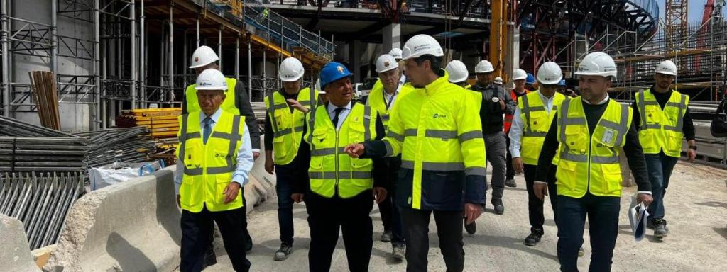 Joan Laporta y dirigentes de Limak visitan la obra del Camp Nou