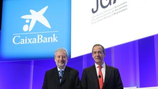 El presidente de Caixabank, Tomás Muniesa (izq.), y el consejero delegado, Gonzalo Gortázar / CAIXABANK