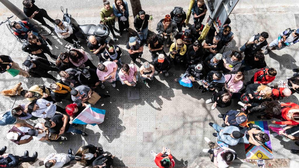 Manifestación en el consulado de Colombia de Barcelona por Sara, mujer trans asesinada
