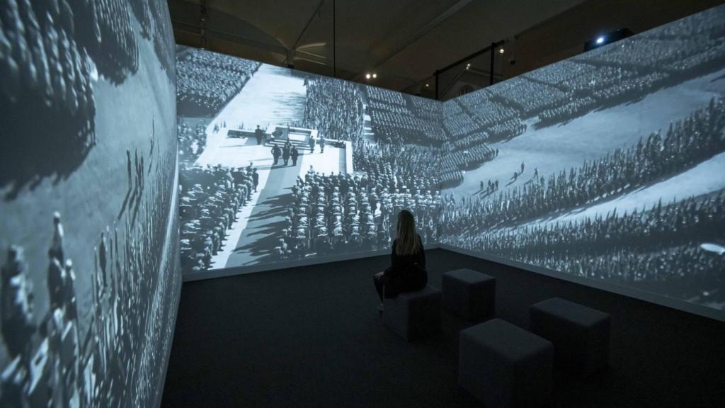 Una museografía envolvente sumerge al espectador en aquel periodo fundamental de nuestra historia