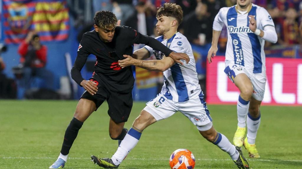 Lamine Yamal encara a Altimira