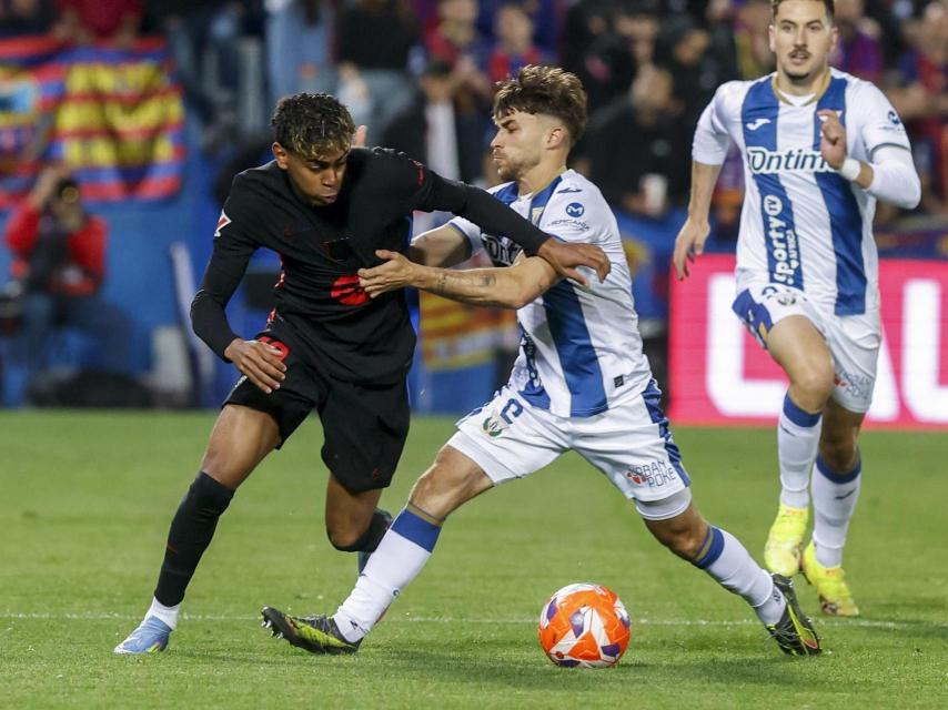 Lamine Yamal encara a Altimira