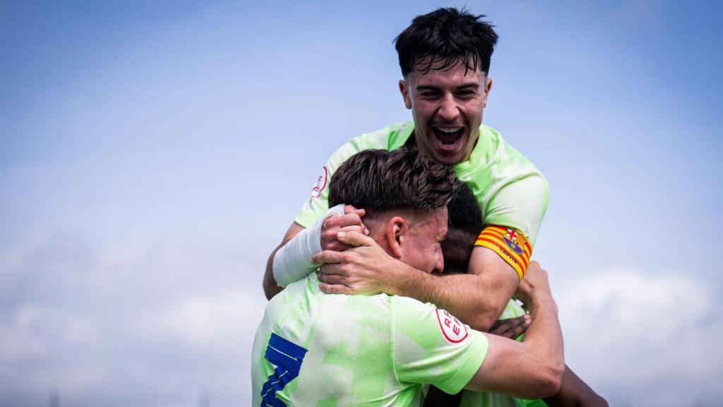 Los jugadores del Juvenil A del Barça celebran un gol de Ibrahim Diarra en el derbi contra el RCD Espanyol