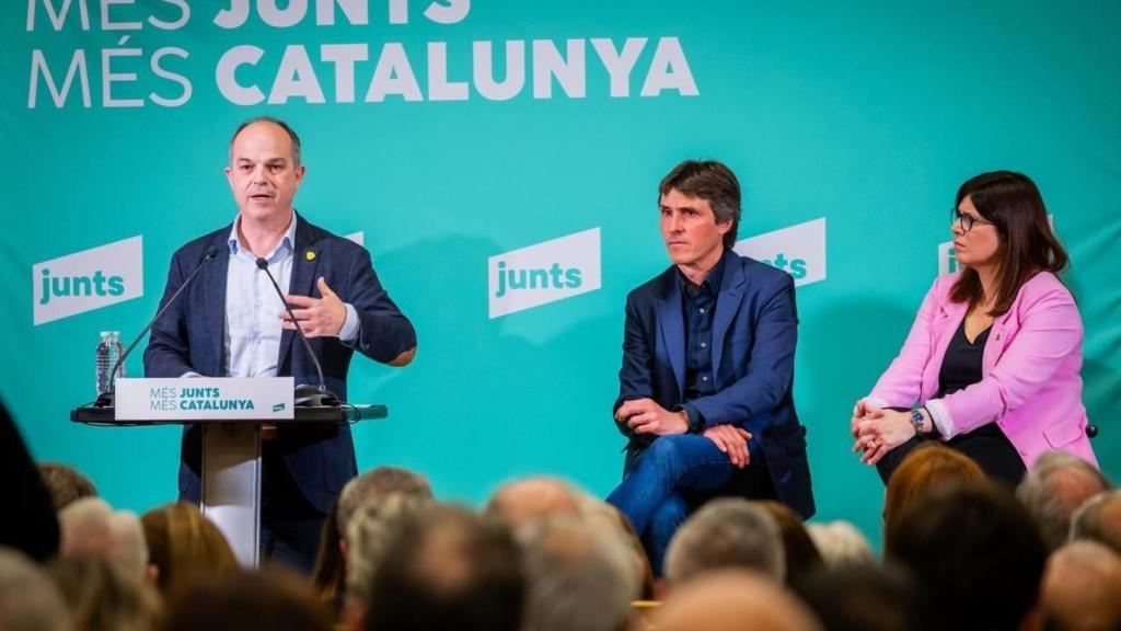 El secretario general de Junts, Jordi Turull; el diputado Salvador Vergés, y la vicealcaldesa de Girona, Gemma Geis.