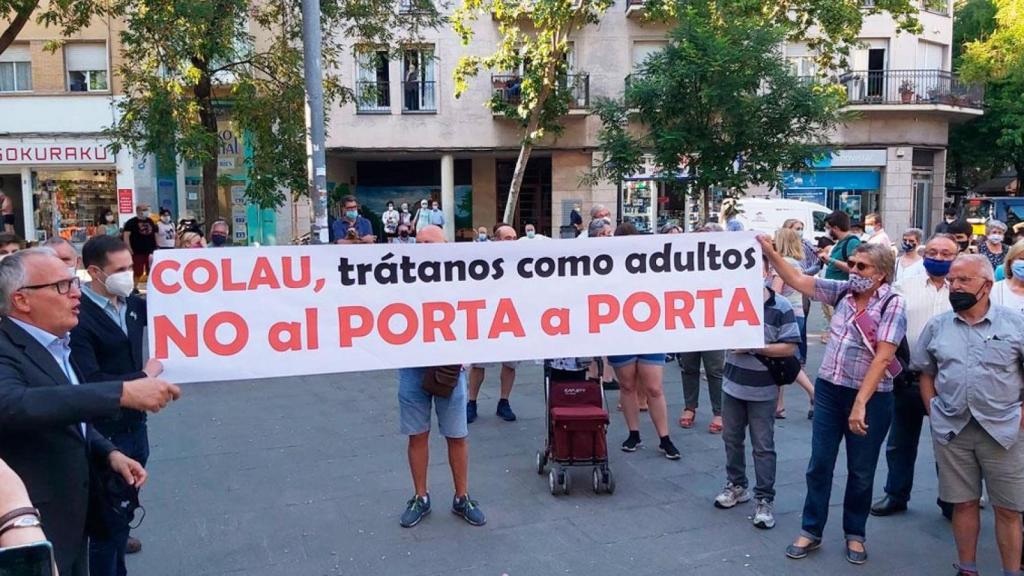 Imagen de una protesta contra el puerta a puerta en Sant Andreu