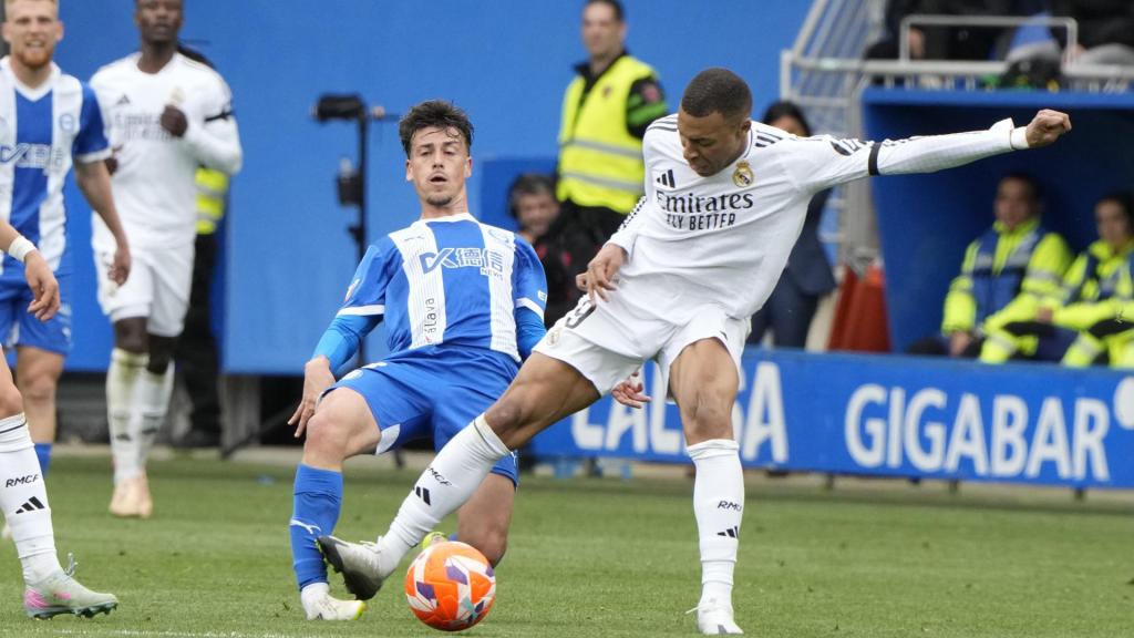 Expulsión de Mbappé por una dura entrada a Antonio Blanco