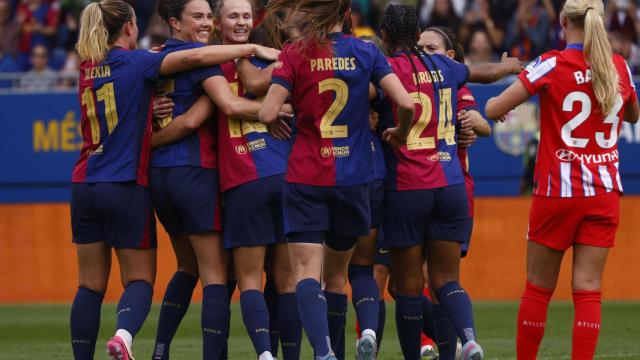 Las futbolistas del Barça celebran el gol de Patri Guijarro al Atlético