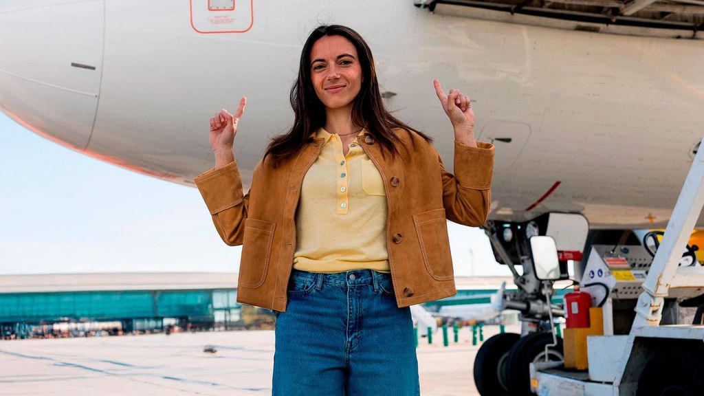 Aitana Bonmatí con su propio avión de Vueling
