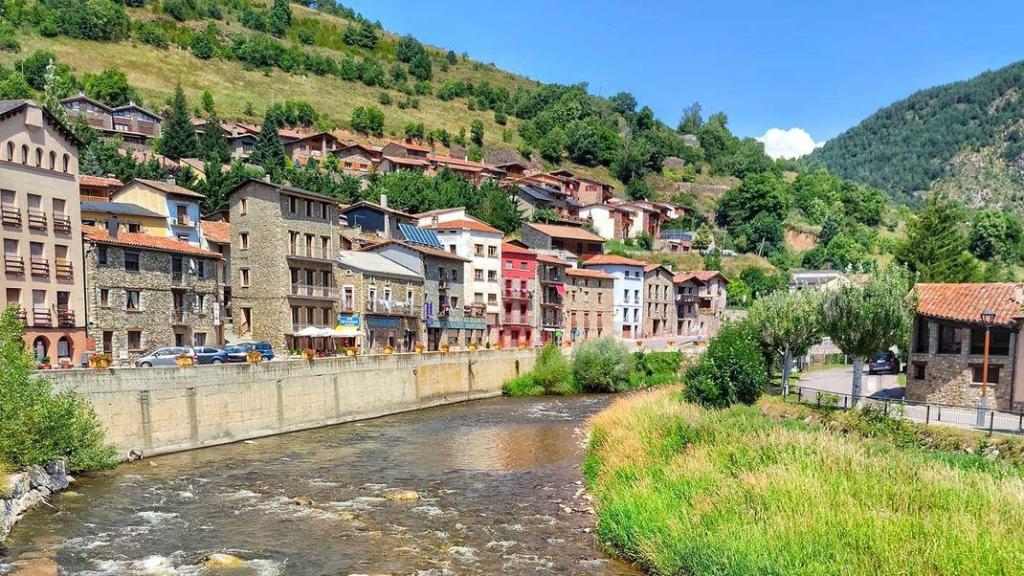 El pequeño pueblo de Cataluña con 70 búnkeres de la postguerra, Montellà i Martinet