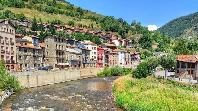 El pequeño pueblo de Cataluña con 70 búnkeres de la postguerra, Montellà i Martinet