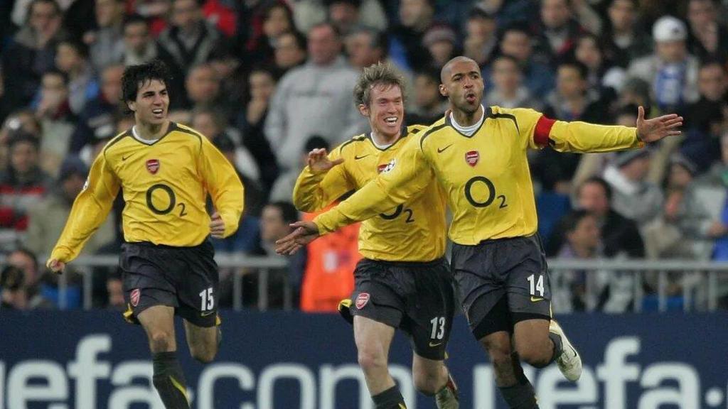 Henry celebra su gol al Real Madrid, como jugador del Arsenal, en 2006