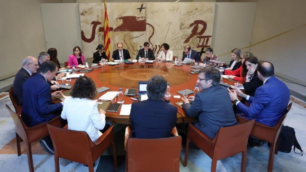 El presidente de la Generalitat, Salvador Illa, encabeza la reunión del Consell Executiu de este martes