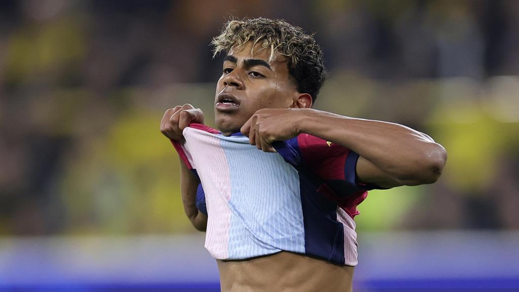 Lamine Yamal, frustrado durante una acción del Borussia Dortmund-Barça de Champions League