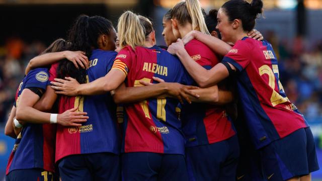 Las jugadoras del Barça Femenino celebran un gol contra el Sevilla en Liga F