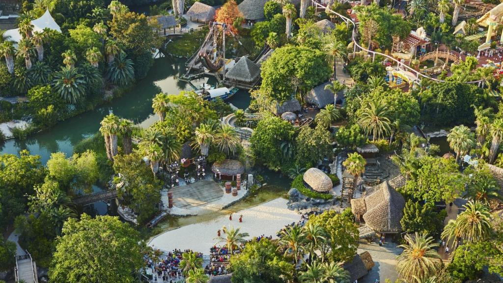 Vista aérea de Polynesia, una de las zonas temáticas más famosas de Port Aventura