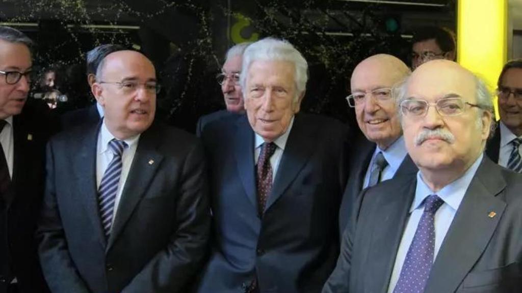 Pere Mir en el centro, acompañado de algunos políticos de la época