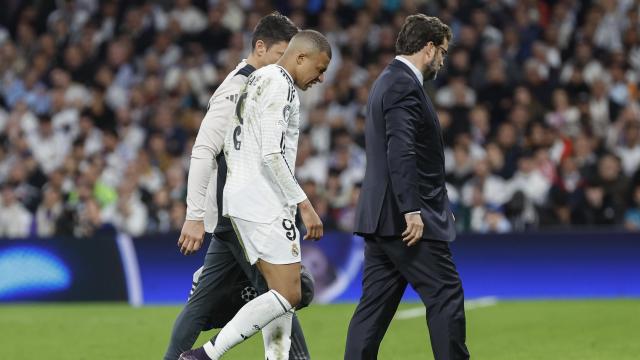 Kylian Mbappé se retira del Real Madrid-Arsenal por un esguince en el tobillo derecho