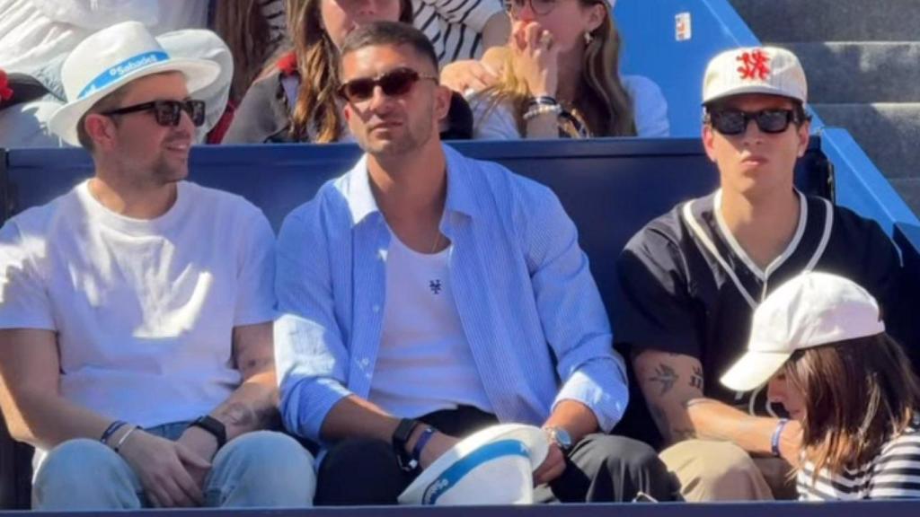 Ferran Torres, en la final del Trofeo Conde de Godó junto a sus amigos