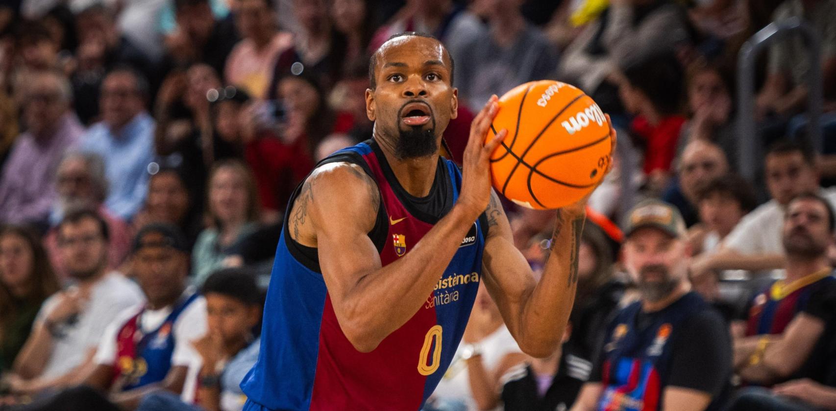 Kevin Punter lanza un triple en el Barça de basket-Gran Canaria de Liga Endesa