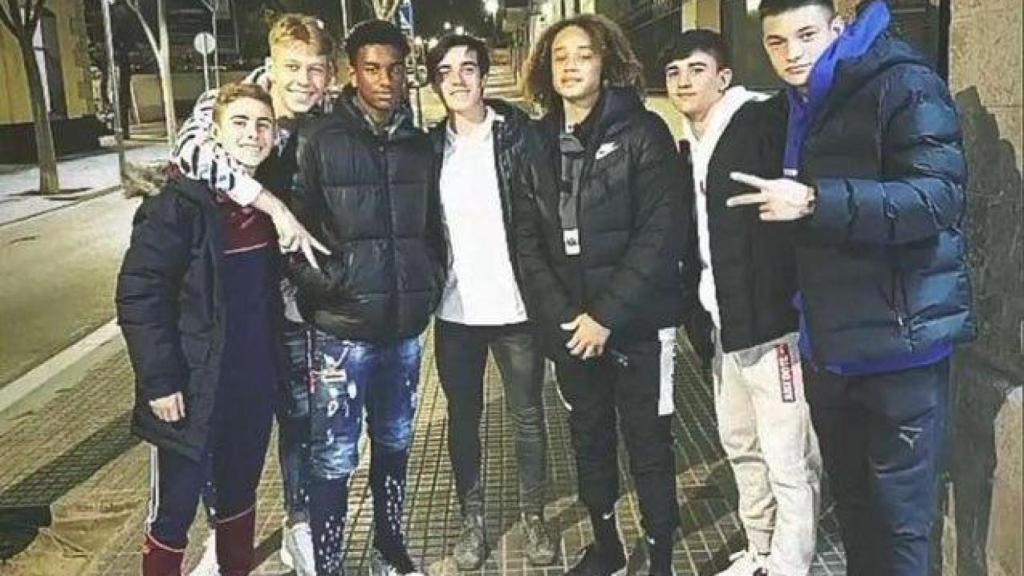 Xavi Simons junto a Alejandro Balde y Fermín López cuando eran canteranos del Barça